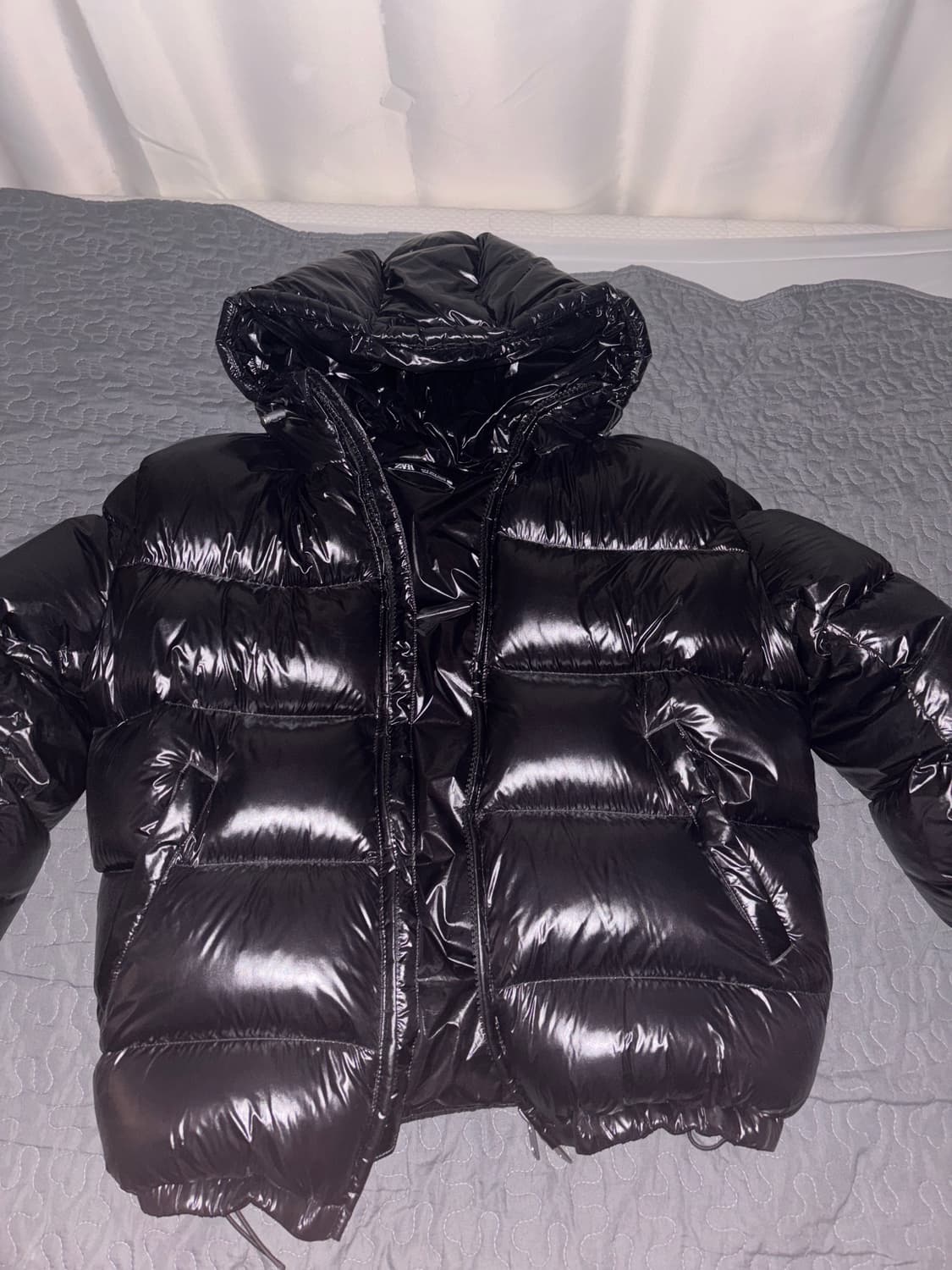 자라 유광 패딩 S 사이즈 실착 3회 미만 상품이미지1