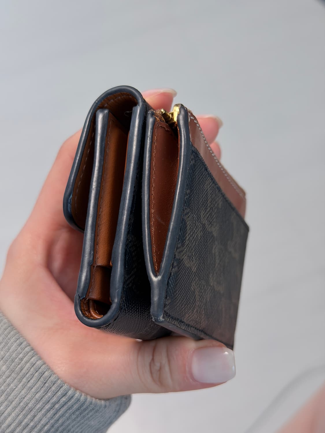 셀린느 트리옹프 캔버스 코인 컴팩트 윌렛 탄 지갑 상품이미지4