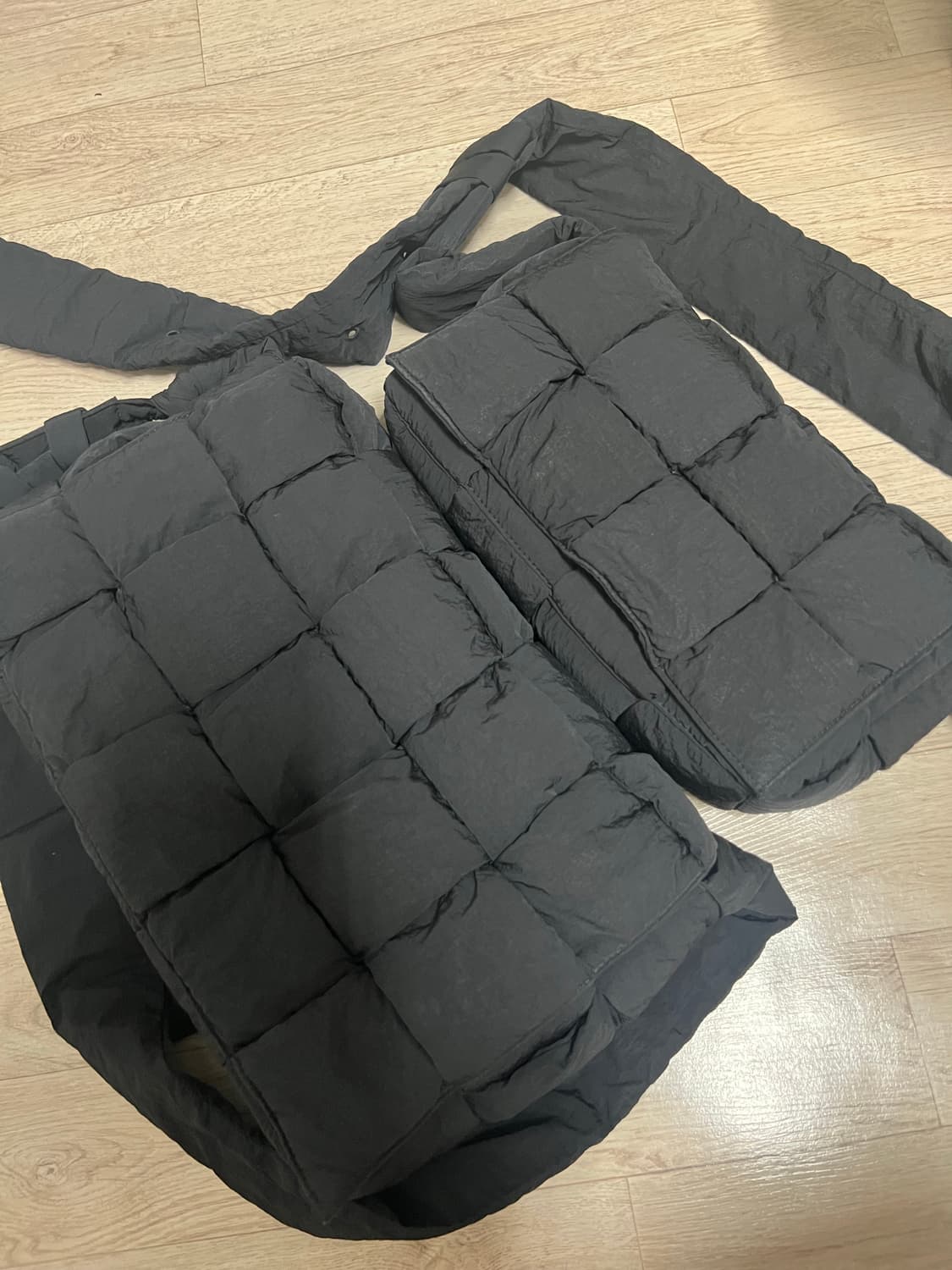 보테가베네타 패디드 테크 카세트백 나일론 맥시 & 기본 상품이미지1