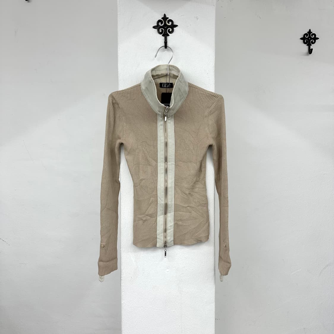 case beige detail zip 상품이미지3