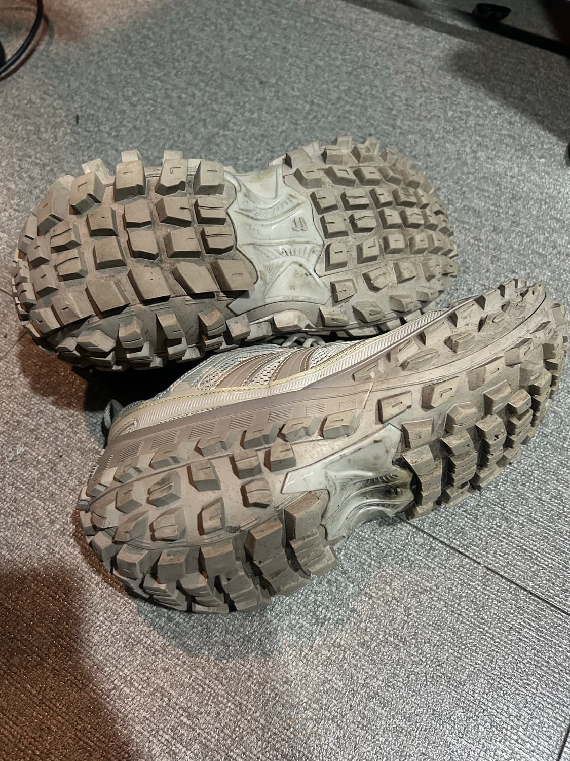 발렌시아가 디펜더 베이지 42사이즈  상품이미지2