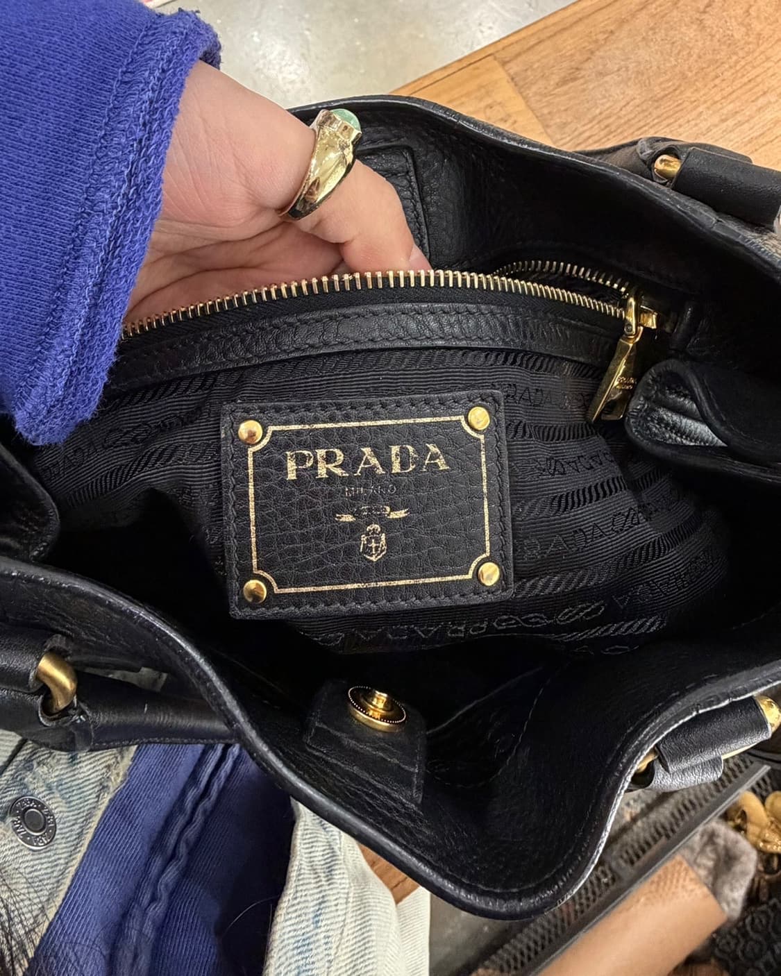 프라다 블랙 비텔로 다이노 사첼백 상품이미지7