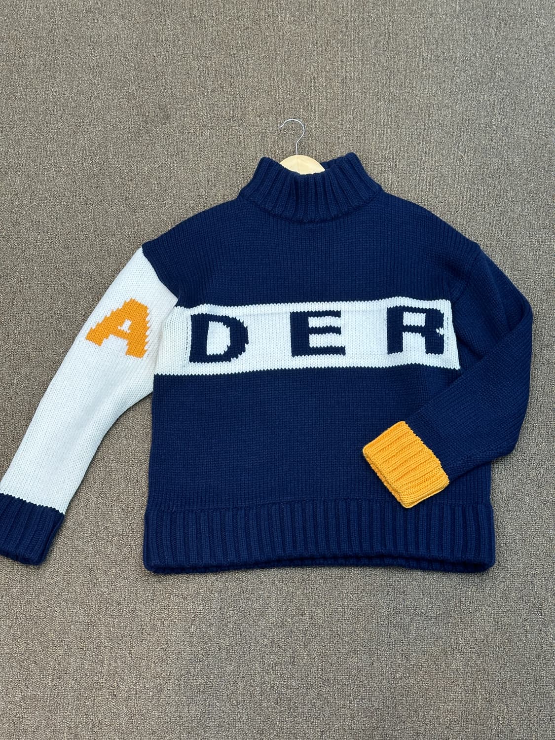 아더에러 터틀넥 니트 2사이즈 상품이미지1