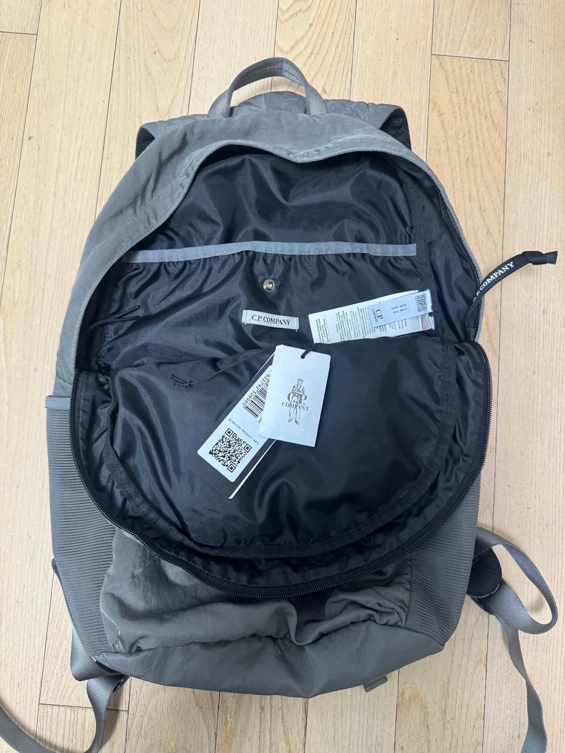 (거의 새 것!) CP컴퍼니 백팩 상품이미지6