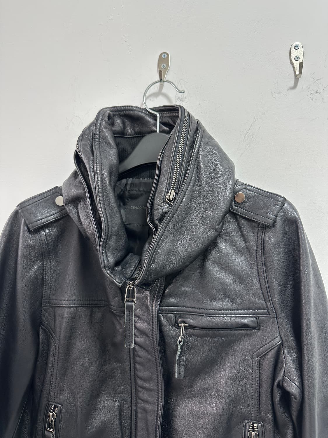 DEMOO lamb skin high neck leather bomber 상품이미지7