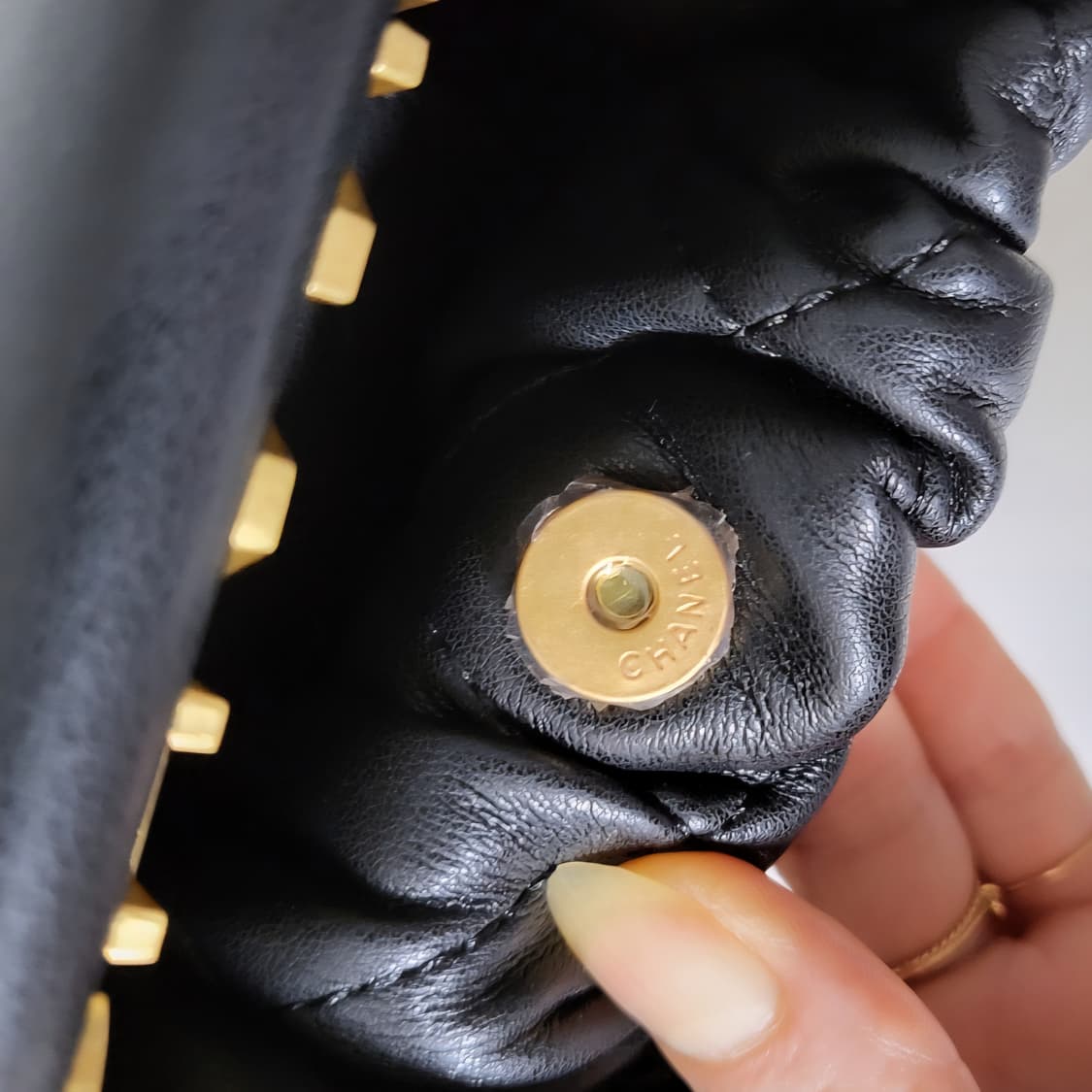 샤넬 뷰티 참장식 램스킨 크로스백 상품이미지5