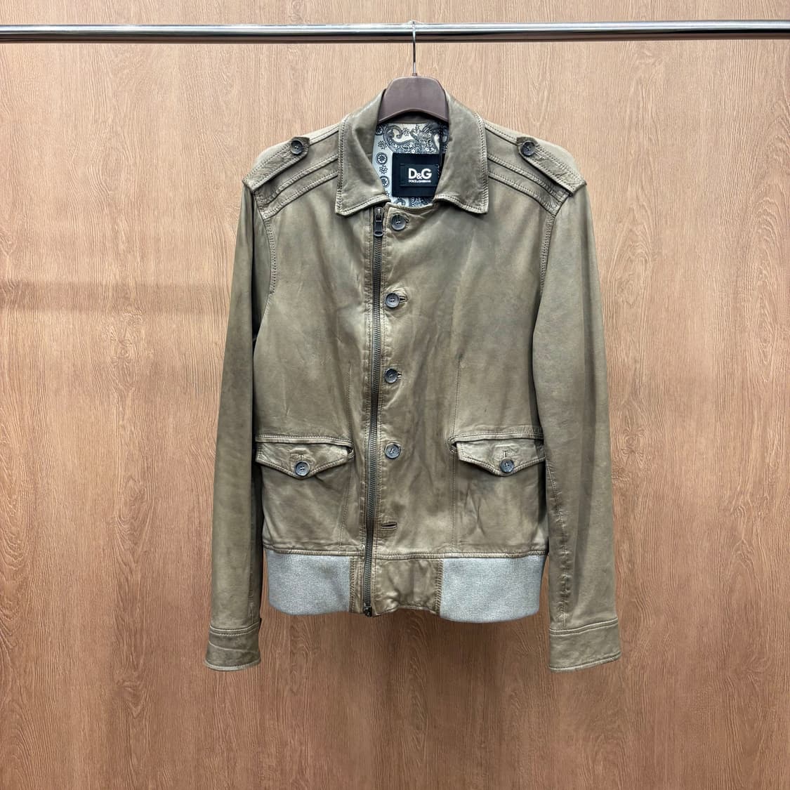 돌체앤가바나 레더 밀리터리 자켓 워싱 텍스처 어깨 견장 디테일 베이지 상품이미지2