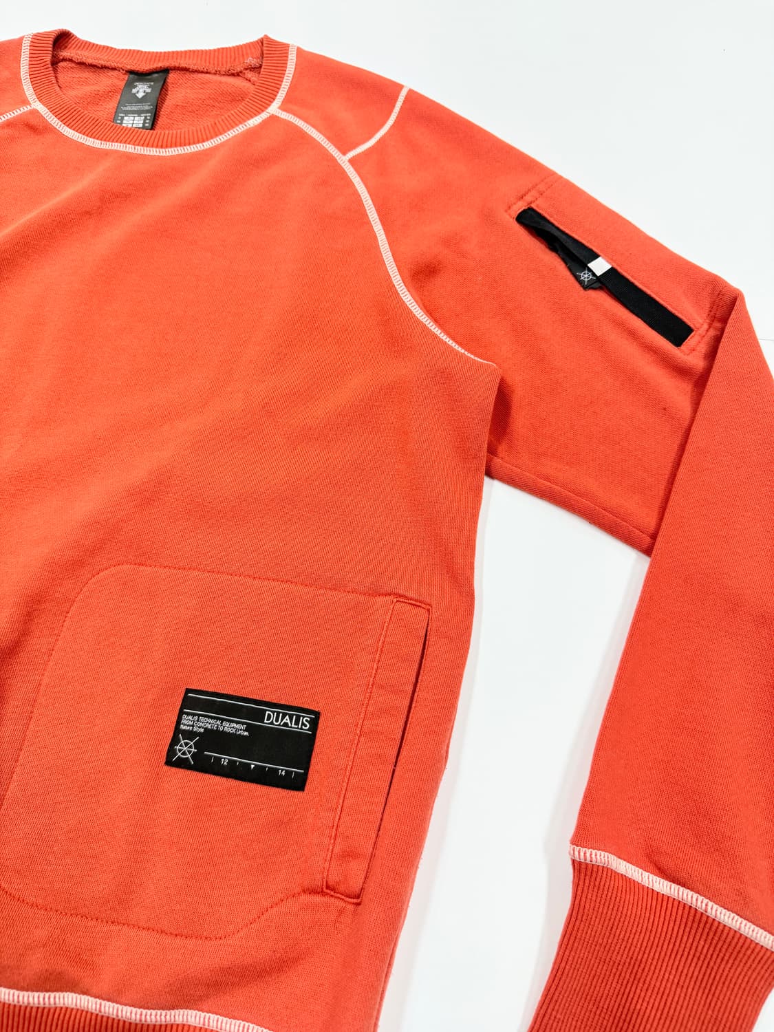 데상트 라인 포켓 맨투맨 상품이미지5