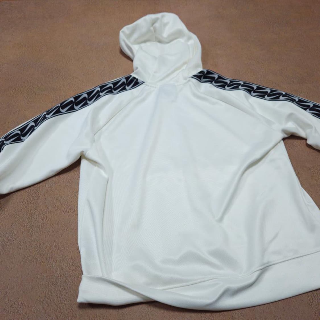 바배) 나이키 스우시 사이드라인 풀오버 후드티 상품이미지2