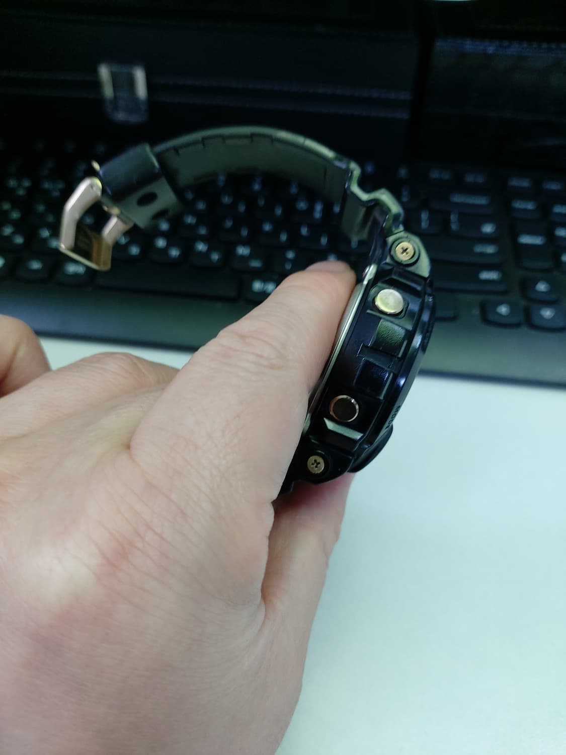 블랙 앤 골드 조합이 아주 멋있는 카시오 지샥 시계 상품이미지3