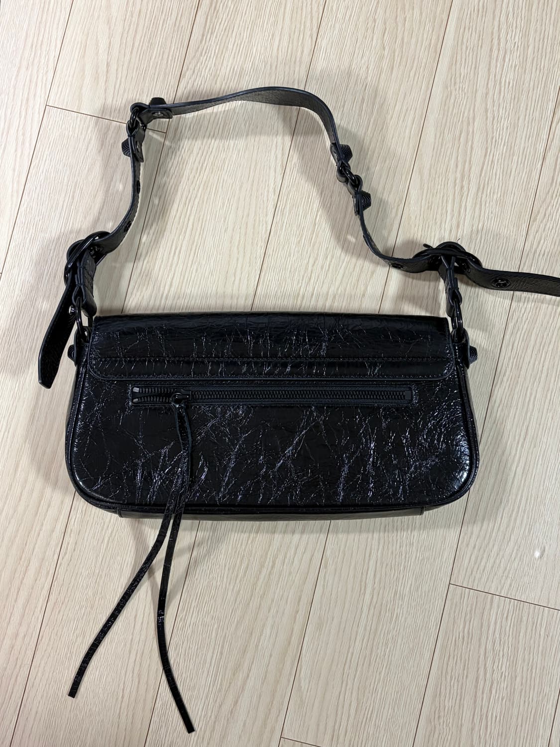 발렌시아가 르 카골 램스킨 슬링백 스몰 블랙 상품이미지3