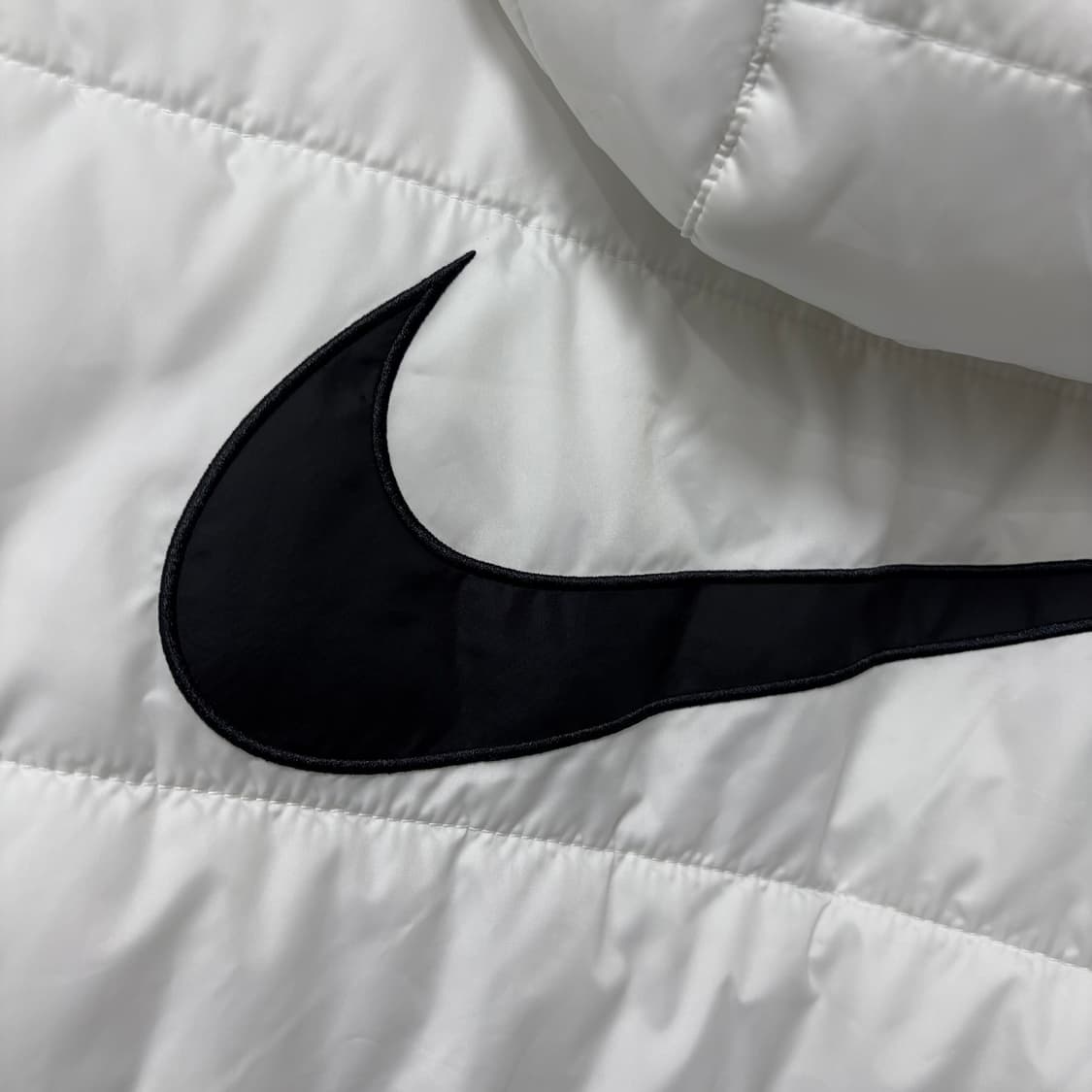 나이키 스우시 화이트 푸퍼 점퍼 상품이미지3