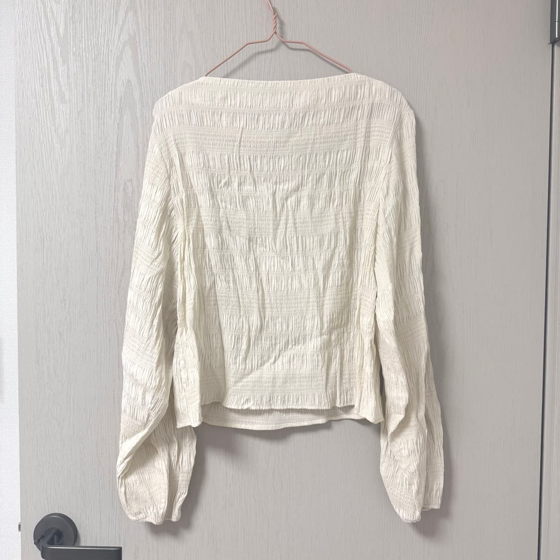 (m) 앤아더스토리즈 크링클 보트넥 블라우스 상품이미지4