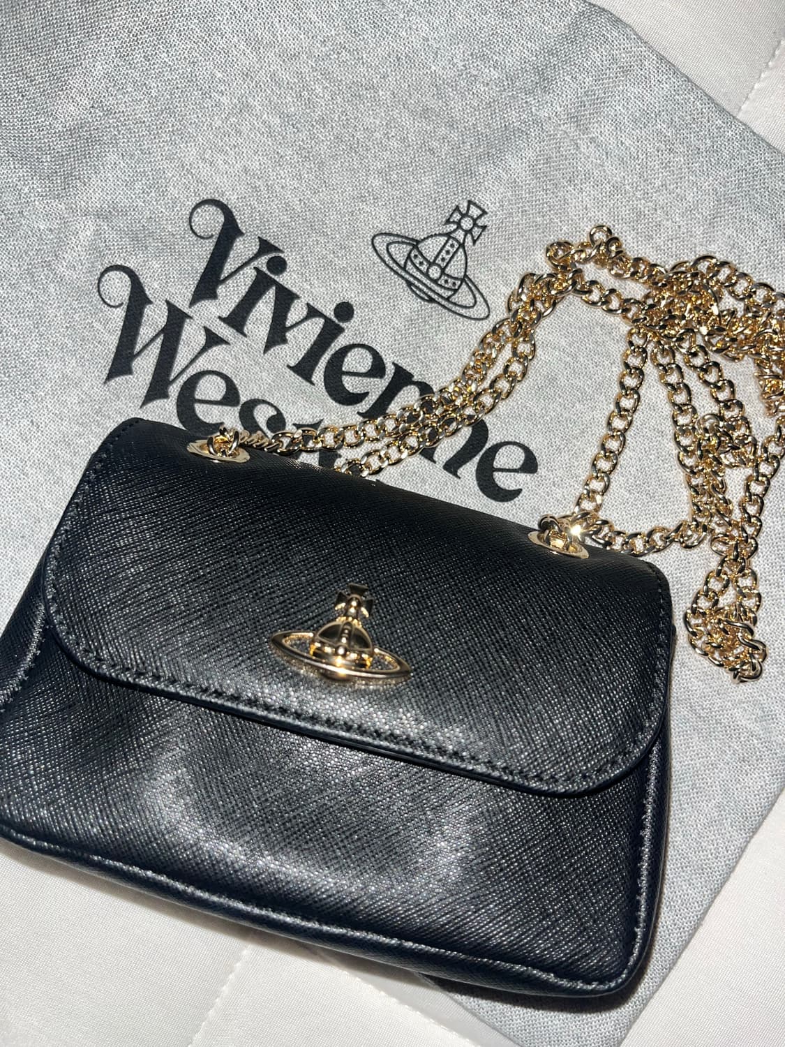 비비안 웨스트우드 오브 로고 사피아노 스몰 크로스바디백 블랙  상품이미지1