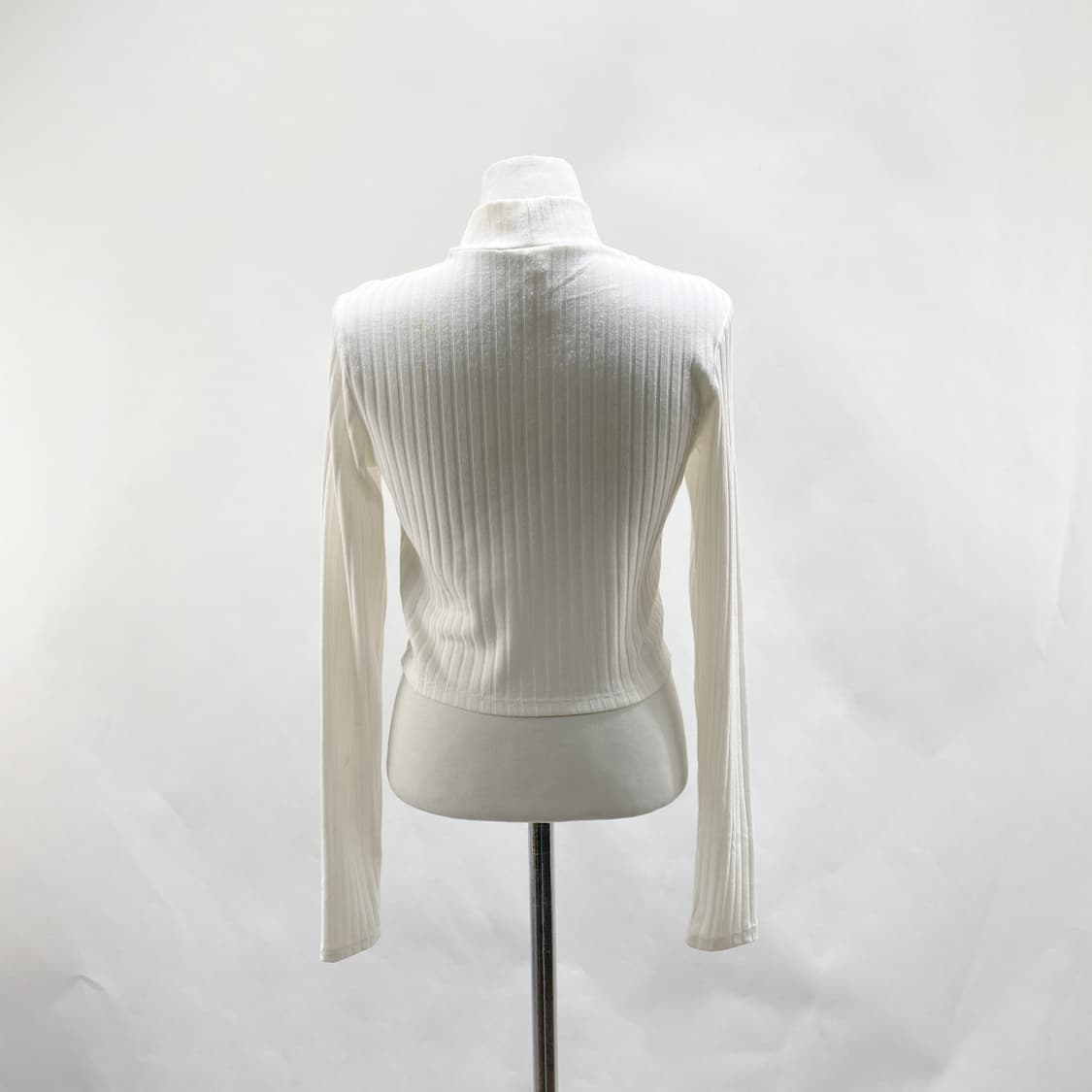 에이치앤엠 여성반폴라크롭긴팔 아이보리 S 상품이미지3