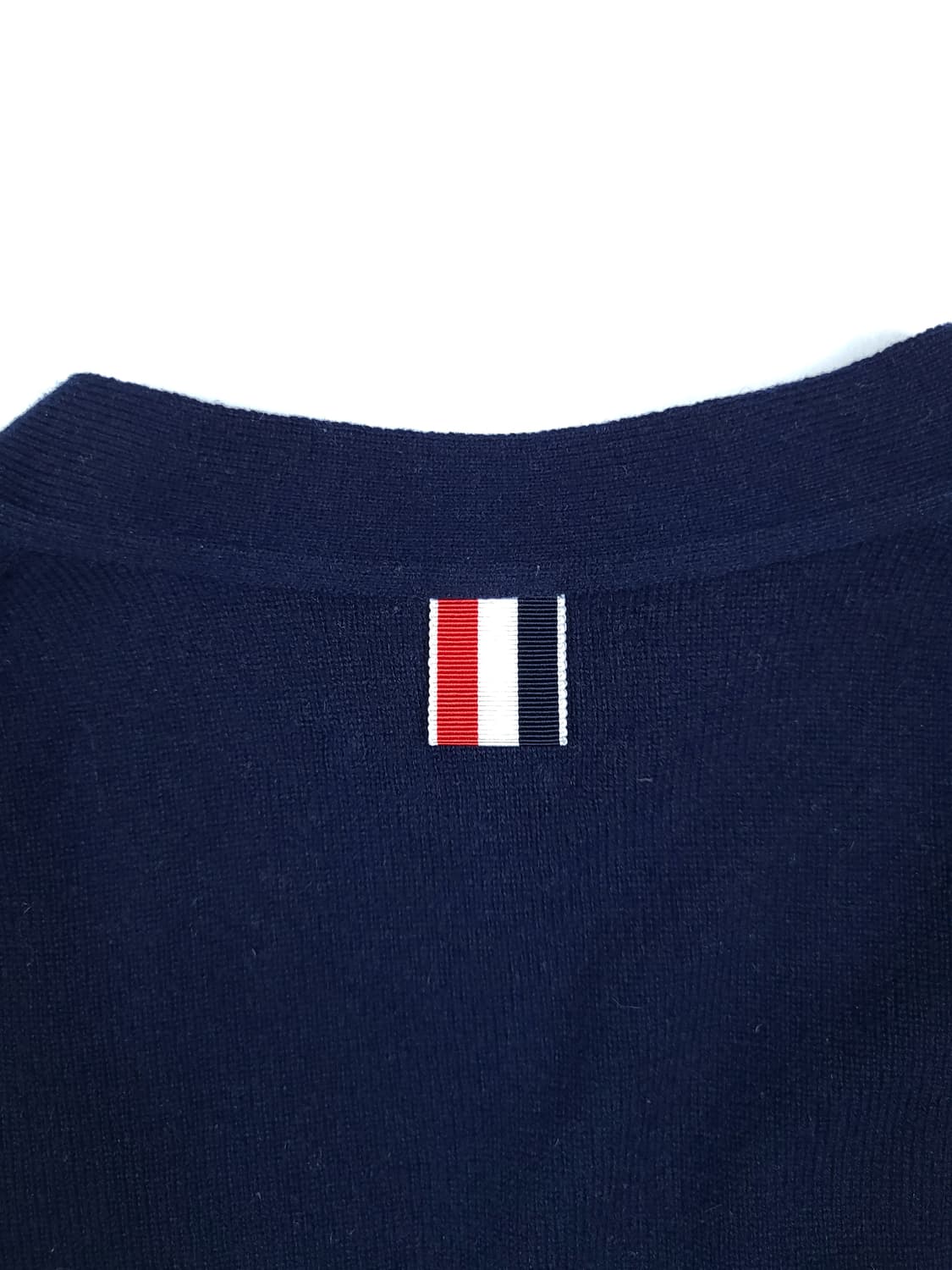 톰브라운 4바 캐시미어 가디건 네이비 상품이미지7