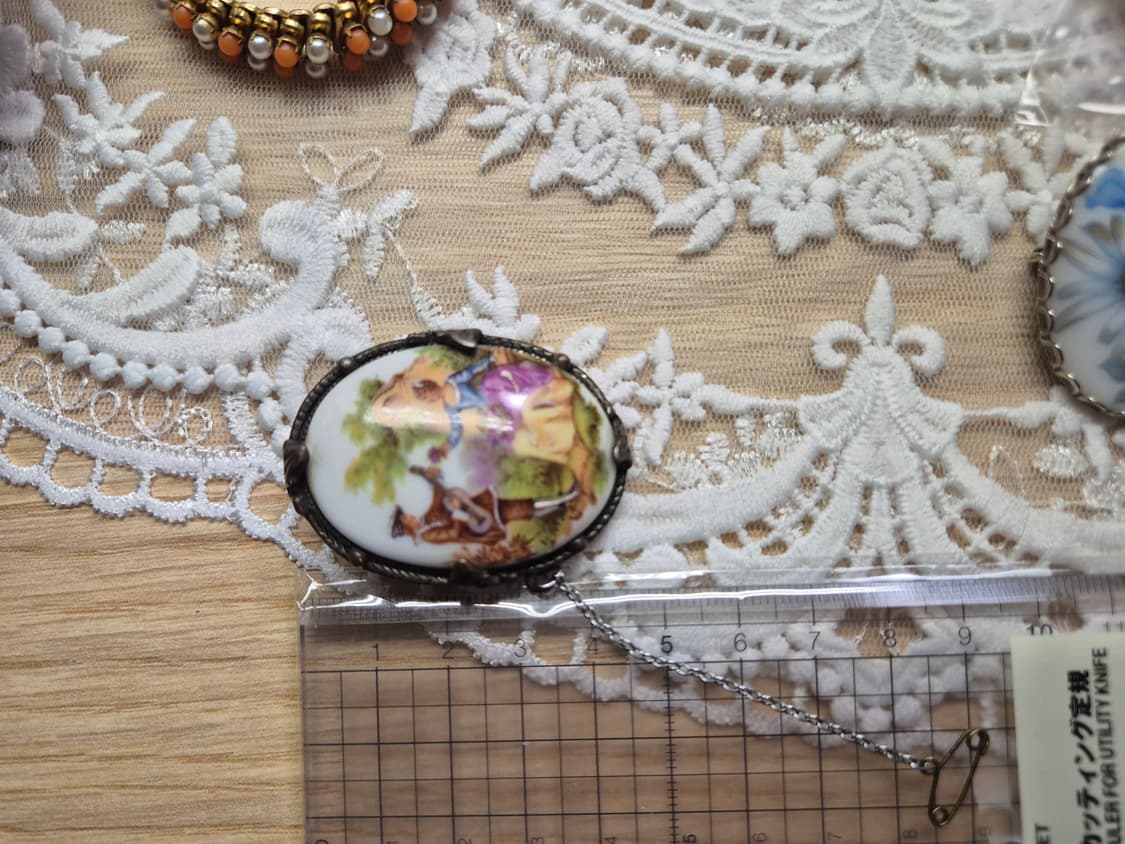 vintage)1950s 빈티지 리모지 연인 포슬린 핸드페인팅 브로치 상품이미지4