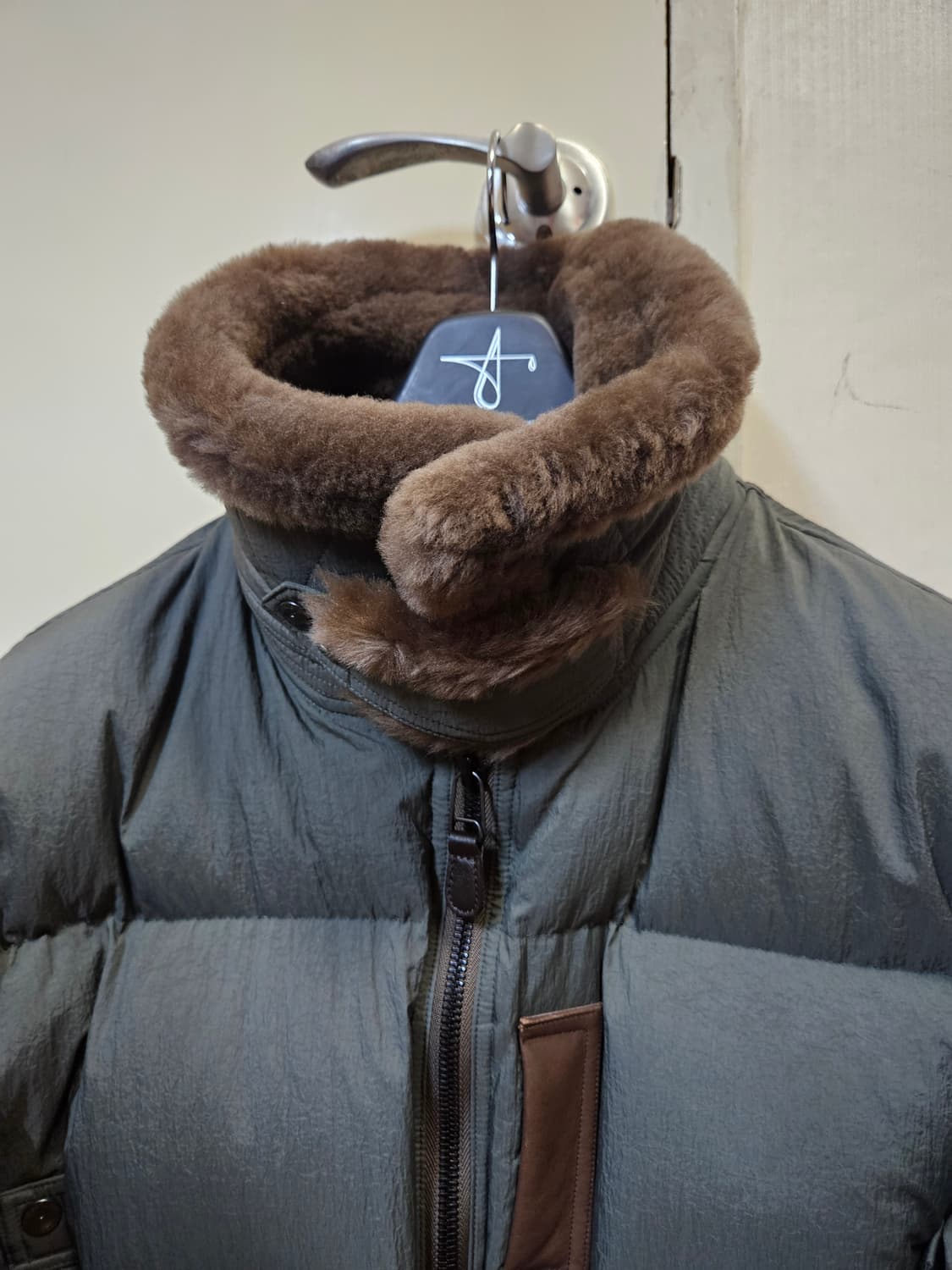 L 100) 이스트로그 B-15 플라이트 봄버 다운 점퍼 무스탕 패딩 상품이미지7