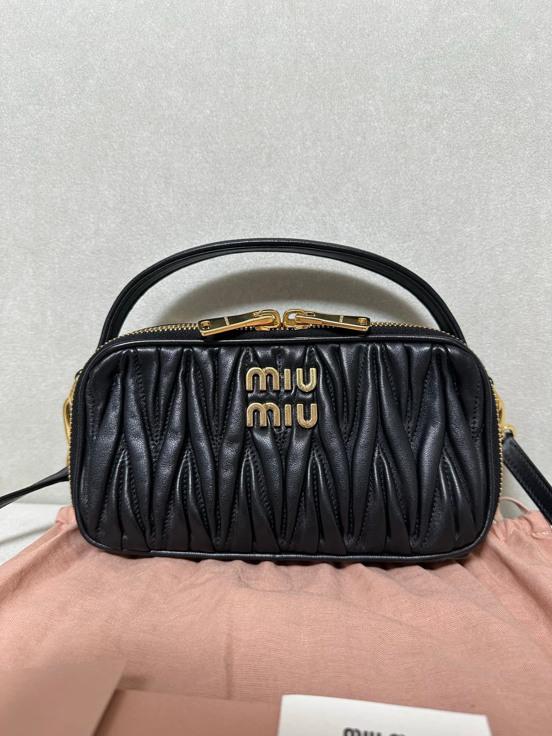 [A+ 정품] 미우미우 마테라쎄 탑핸들 크로스백 상품이미지4