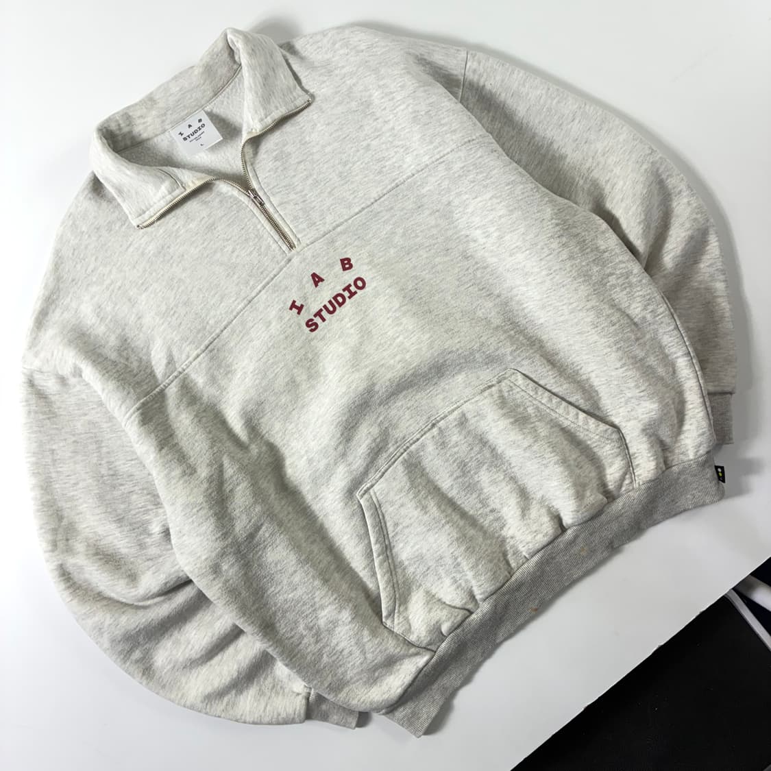 IAB studio  아이앱 스펠아웃 그레이 반집업 맨투맨 상품이미지5