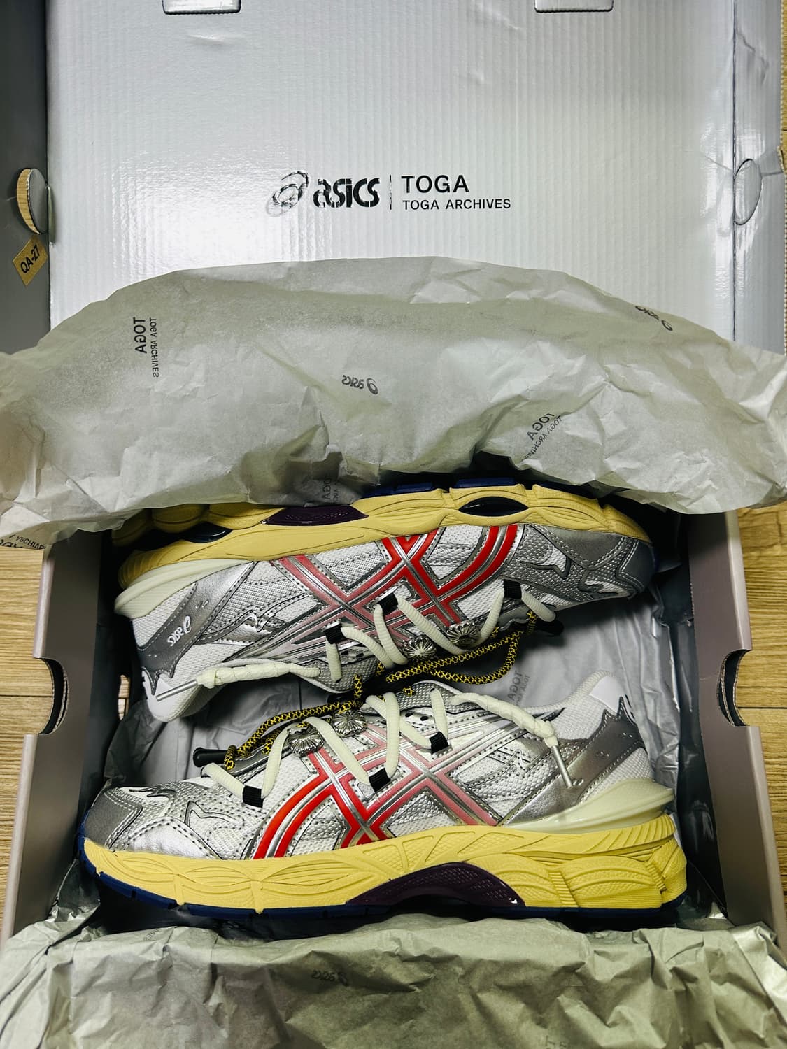 [255] 아식스 x 토가 젤 큐물러스 16 TG 화이트 레드 퓨어 실버 상품이미지1