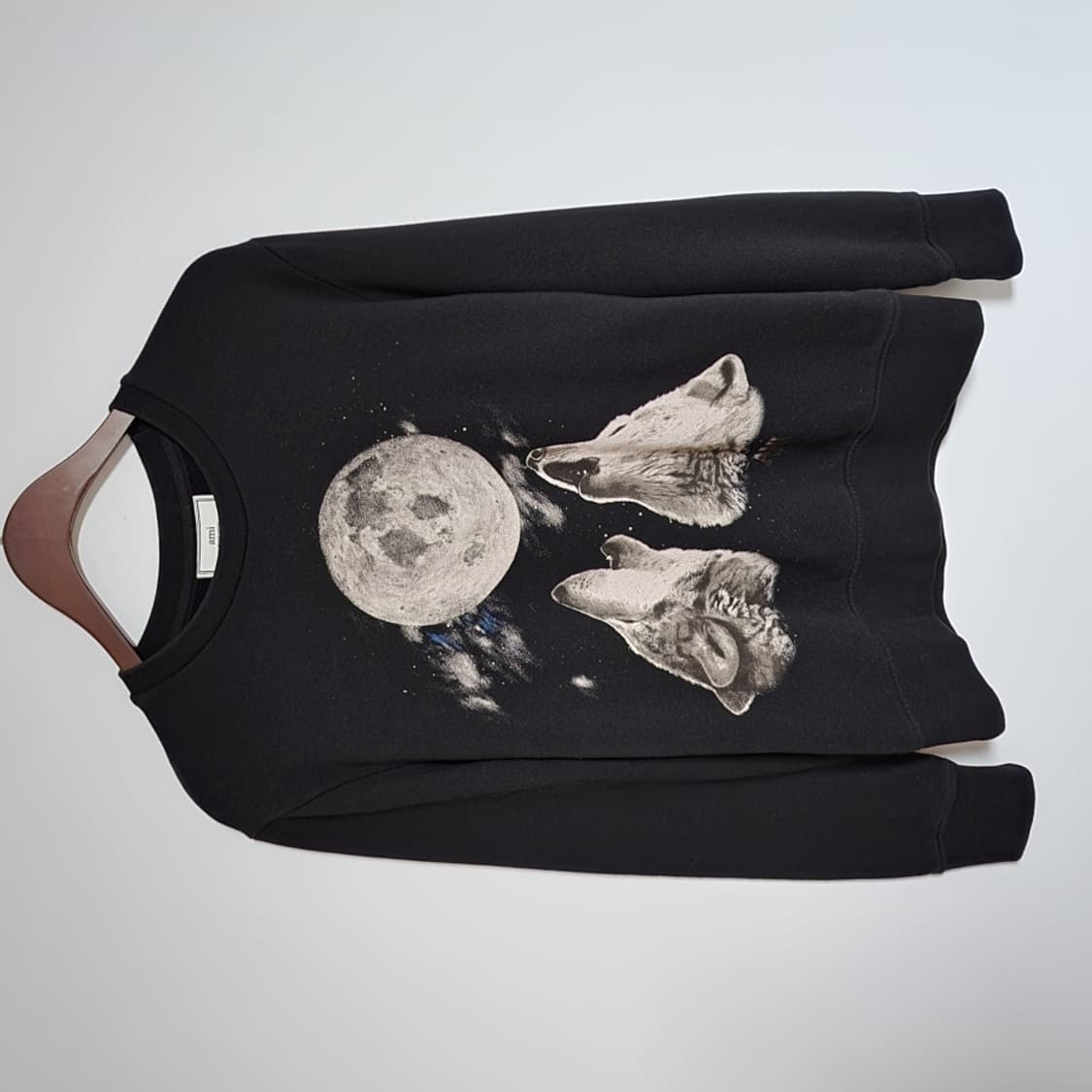 [M] 아미 블랙 문라이트 울프 맨투맨 H16J003 상품이미지1