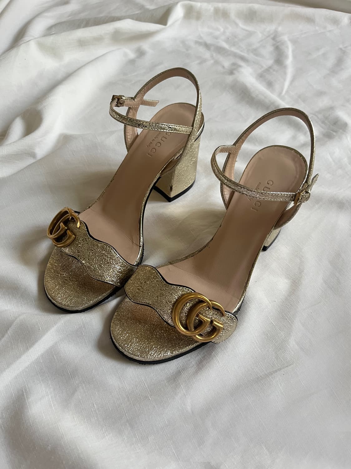 구찌 마몬트 골드 메탈릭 힐 샌들  상품이미지8