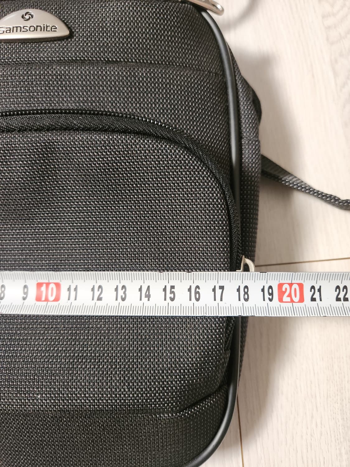 미사용) 샘소나이트 크로스백

여러 중고사이트에도 같이 판매하고 있어서  상품이미지3