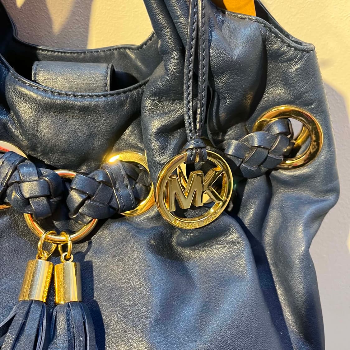 MICHAEL KORS 블루 태슬 가방 상품이미지7