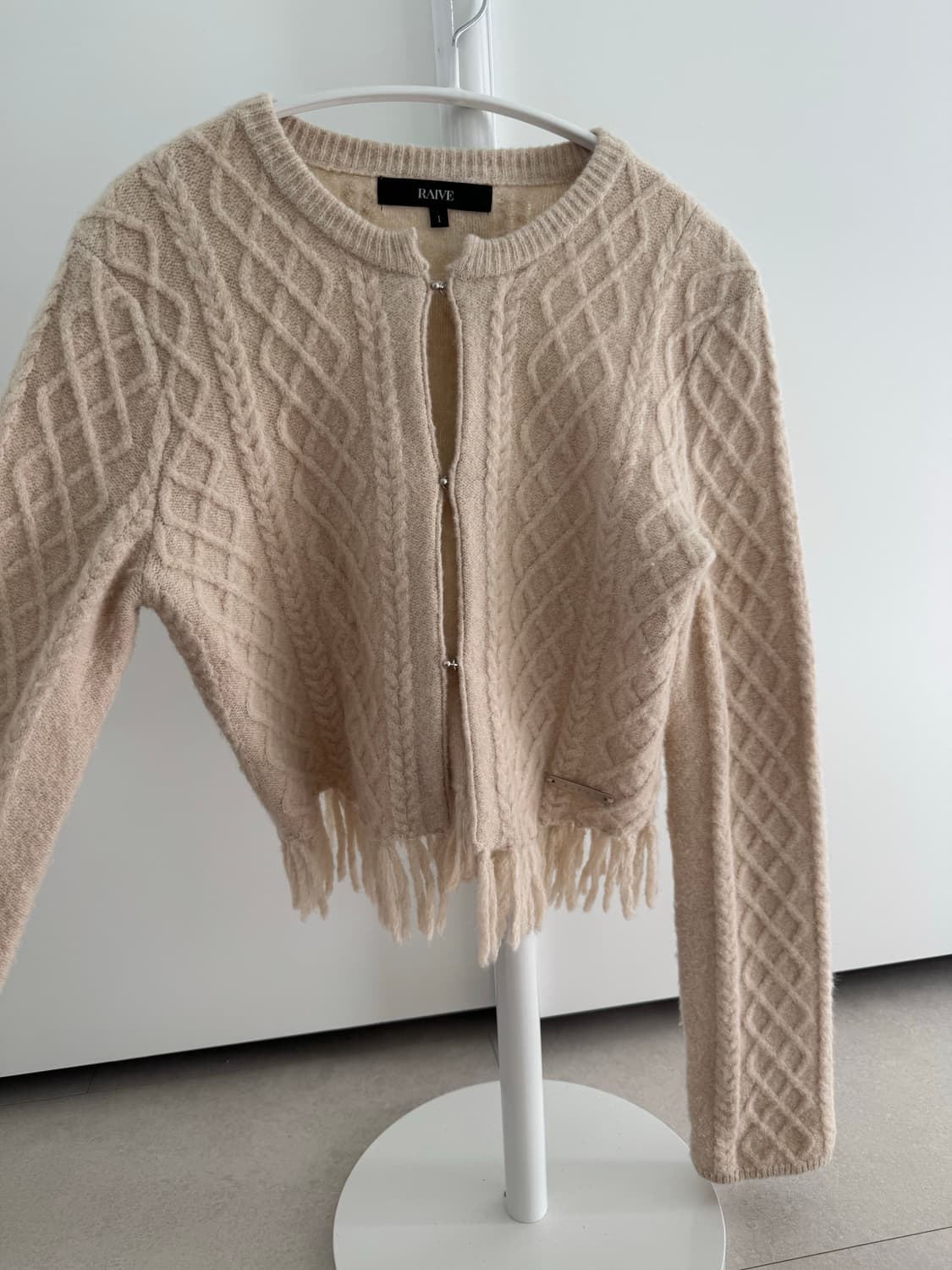 RAIVE 레이브 케이블 테슬 가디건 베이지 상품이미지6