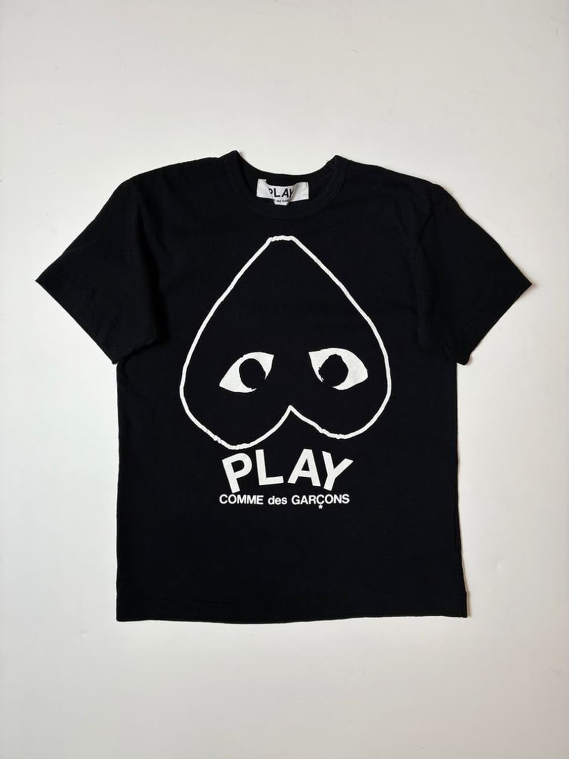 꼼데가르송 인버티드 하트 로고 반팔 티셔츠 PN9336 상품이미지1