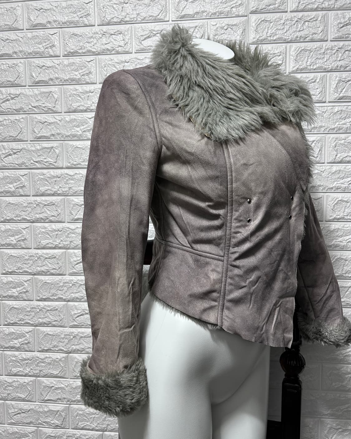 엠포리오 아르마니 비대칭 하이넥 퍼 자켓 상품이미지5