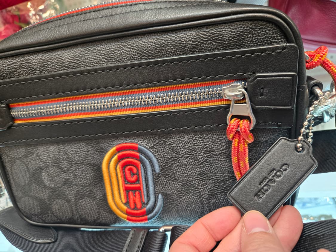 코치(Coach) 시그니처 캔버스 아카데미 크로스바디 백 상품이미지3