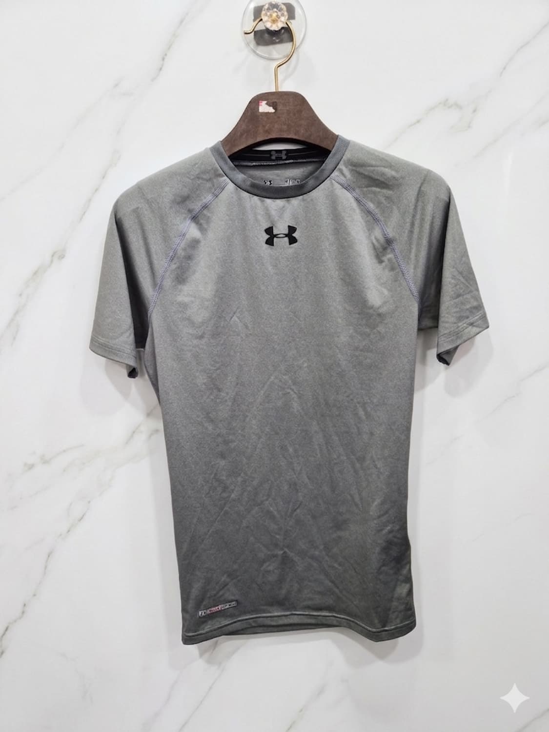 MD/M사이즈) UNDER ARMOUR 언더아머 반팔티셔츠! 달라붙는핏 상품이미지1