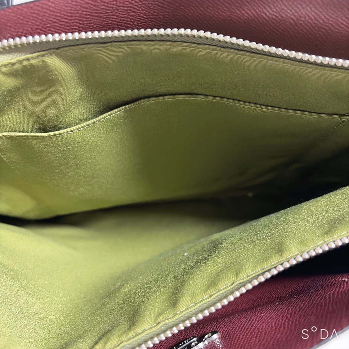 코치 시그니처 블랙 숄더백 상품이미지10