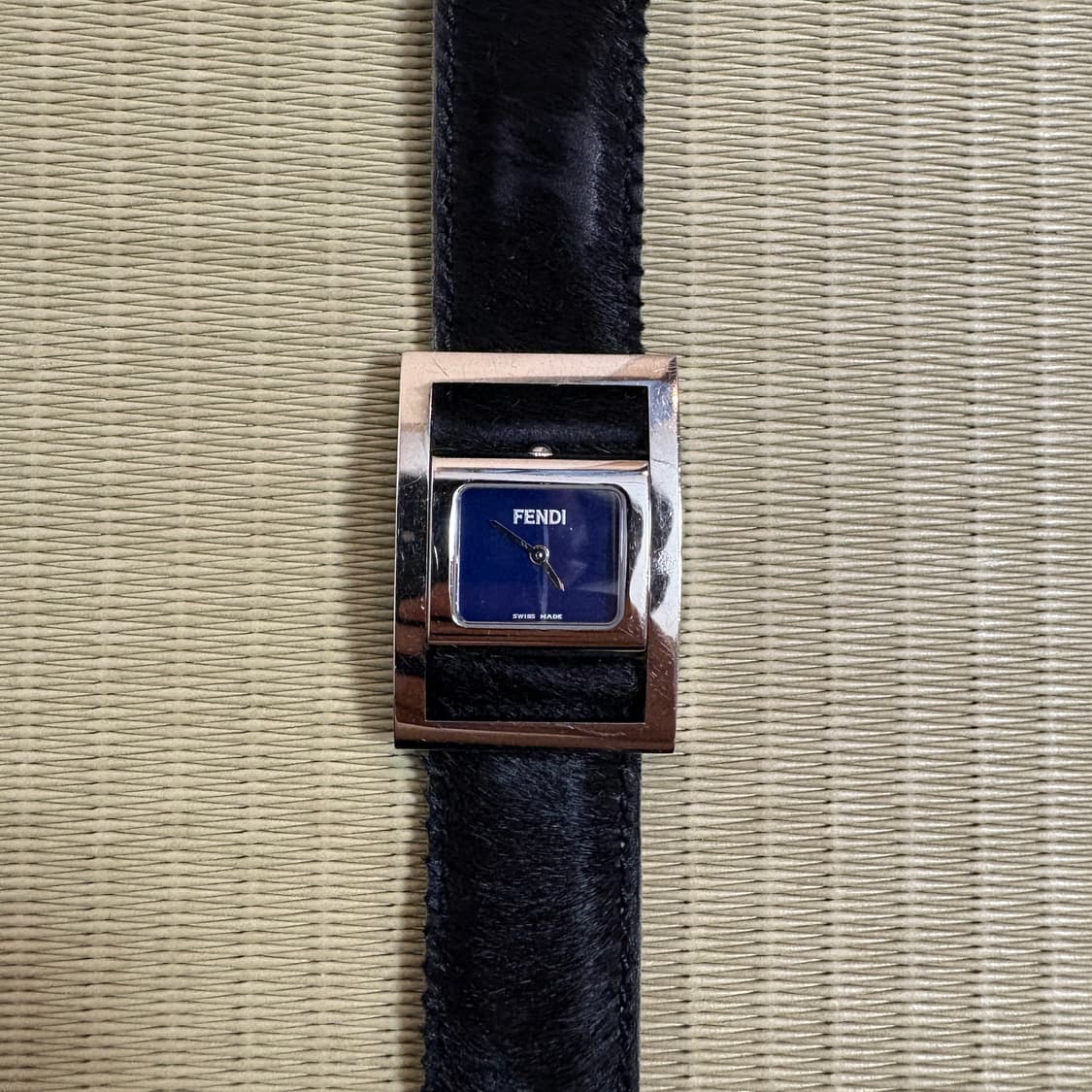 FENDI 포니헤어 레더 워치 상품이미지3