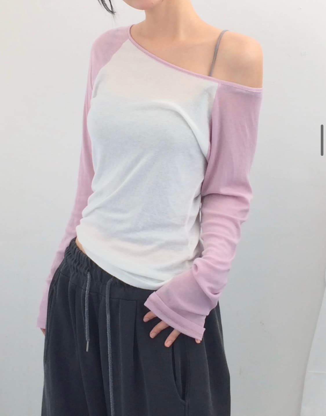 너의빈/루즈무드 오픈숄더 롱 슬리브 티셔츠 핑크 상품이미지1