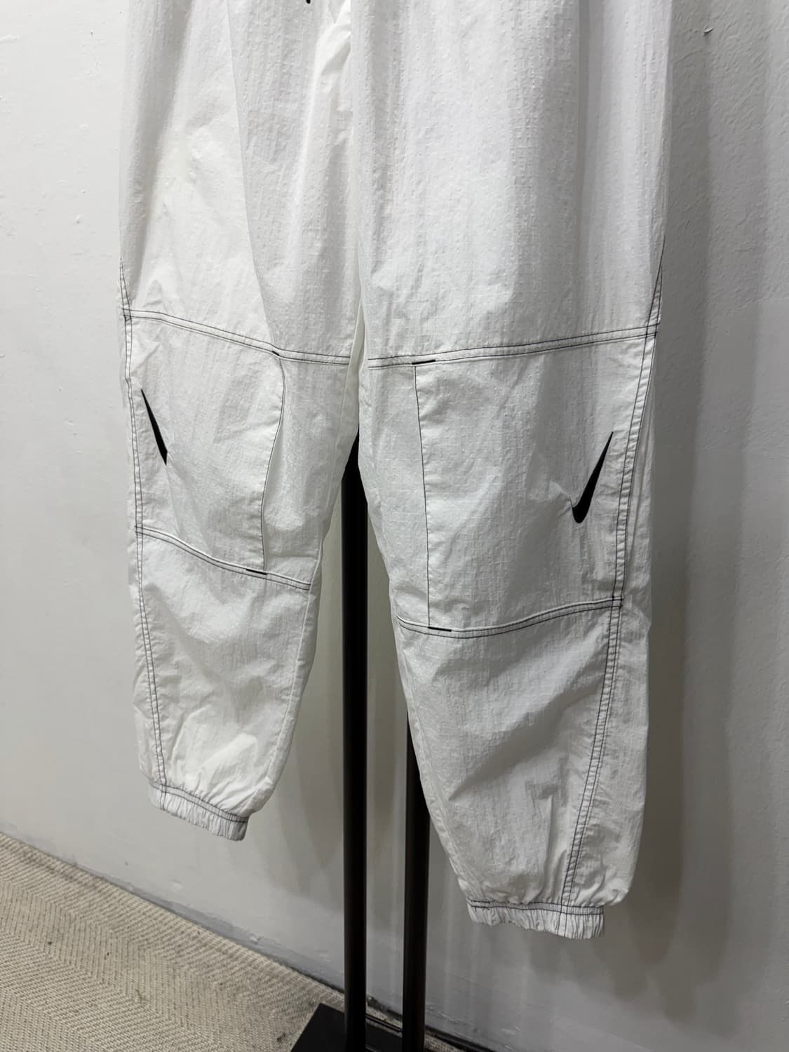 정품) 나이키 여성 나일론 스우시 팬츠 M 상품이미지3