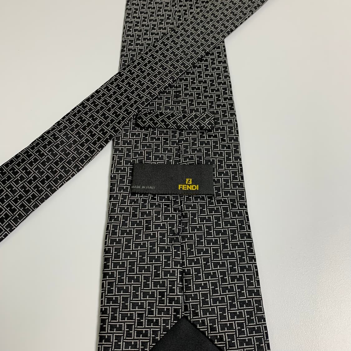 펜디(FENDI) 신형 FF모노그램 명품넥타이 블랙컬러 A+등급 최상급 상품이미지5