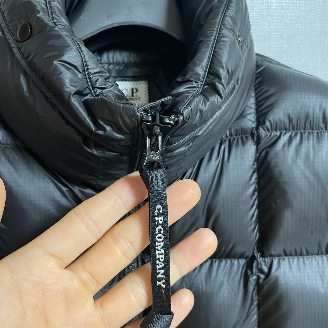 [L]24fw cp컴퍼니 dd쉘 구스다운 논후드 패딩 상품이미지3