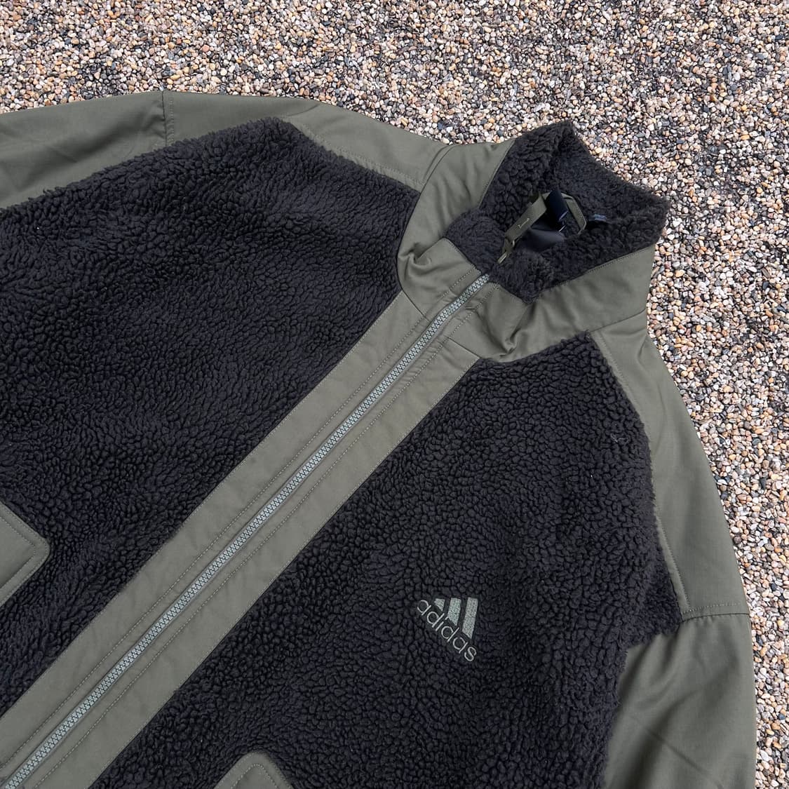 아디다스 카키 쉐르파 자켓  상품이미지2