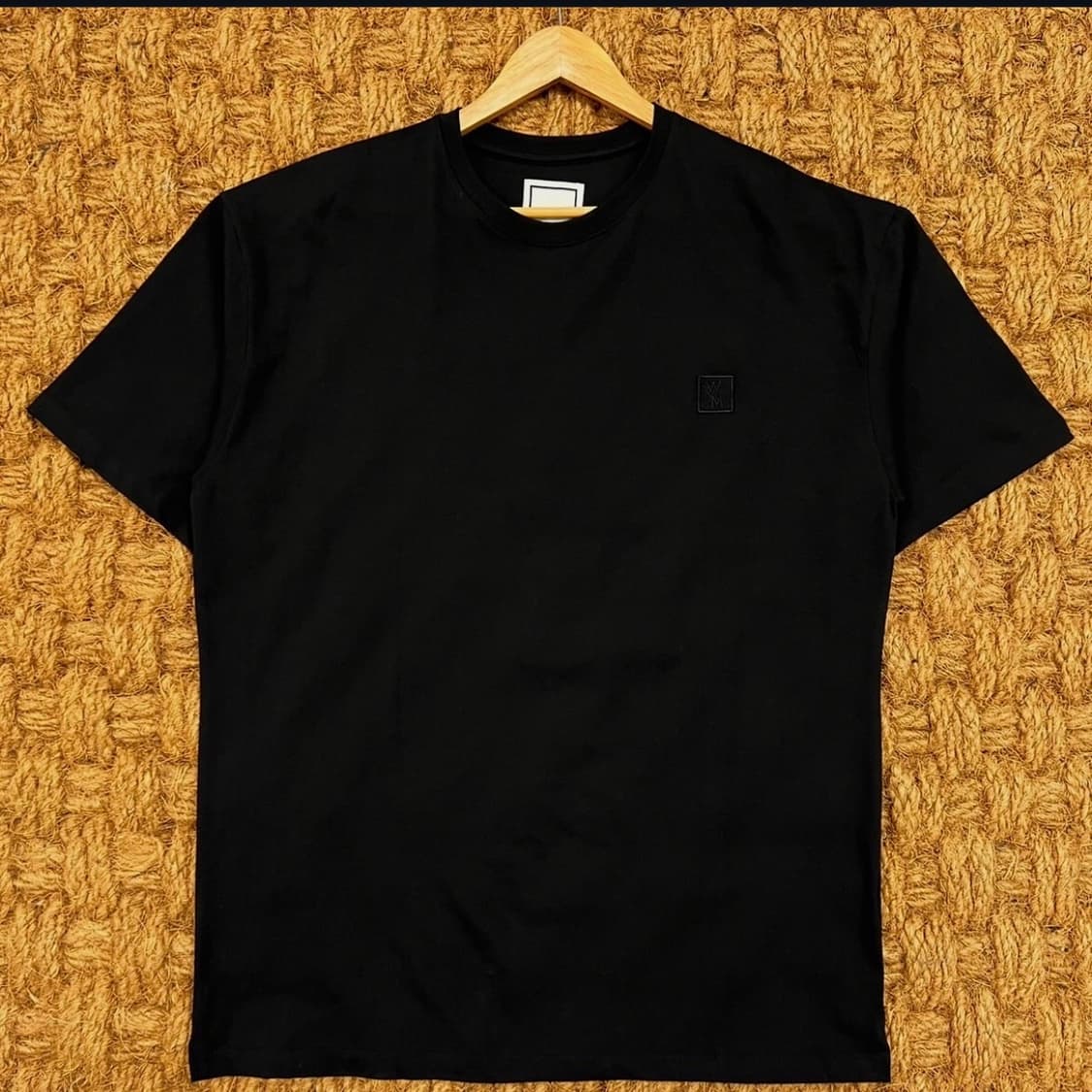 우영미 블랙 플라워 프린팅 반팔티 상품이미지2