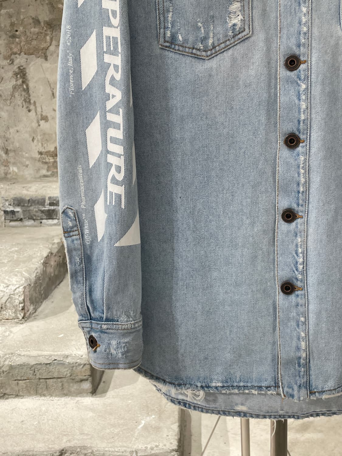 오프화이트 18S/S 연청 템퍼레이처 데님 셔츠 상품이미지4