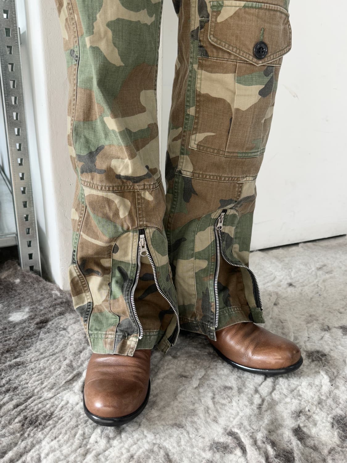 시멘틱 디자인 멀티 포켓 지퍼 카고 팬츠 상품이미지4