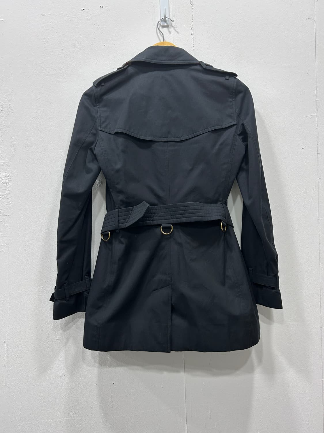 버버리 헤리티지 켄싱턴 미디 트렌치코트 55 네이비 상품이미지5