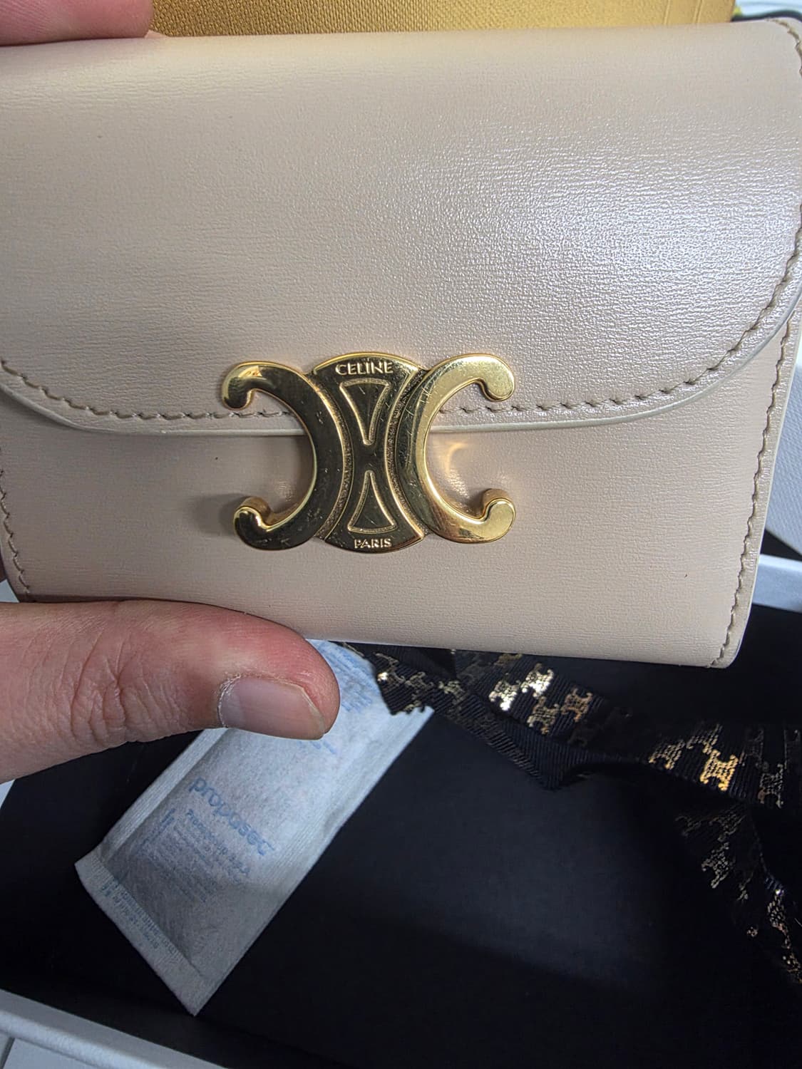 셀린느 트리옹프 반지갑 상품이미지3