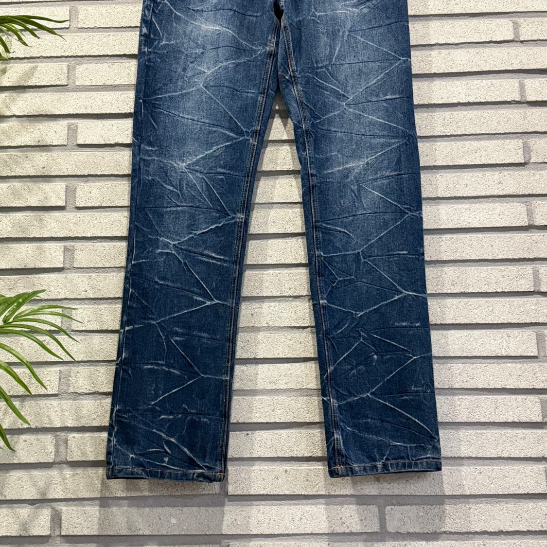 JPN VINTAGE 크랙워싱 데님팬츠 가죽 포켓 레터링 디테일 진청 상품이미지4