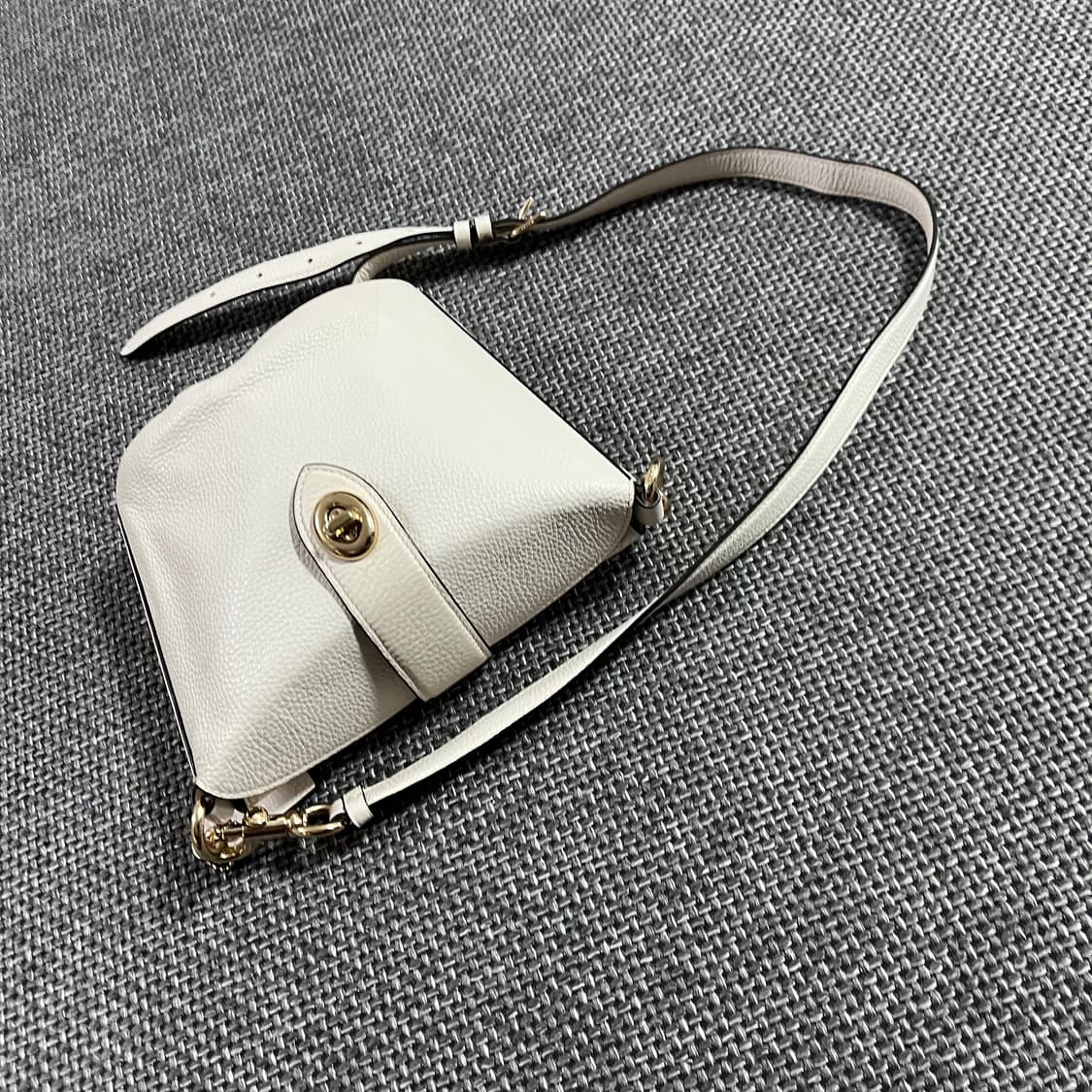 coach mini cross bags 코치 레더 크로스 백 상품이미지3