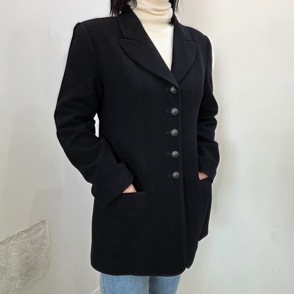 끌로에 여성 울 100 블랙 싱글 버튼 기본핏 자켓 상품이미지3