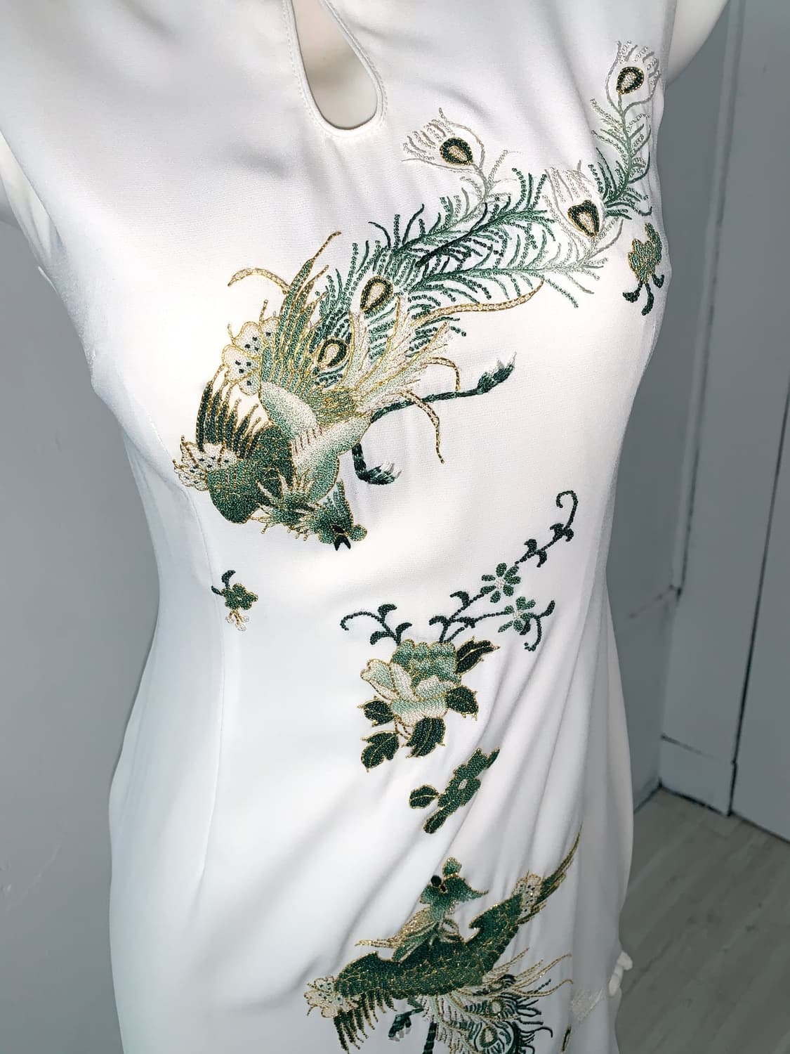 White Oriental Green Embroidery Qipao 상품이미지6